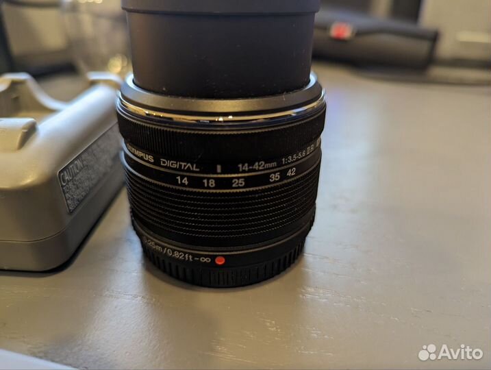 Olympus EM 10 kit 14-42mm + 17mm Zuiko 1.8 набор