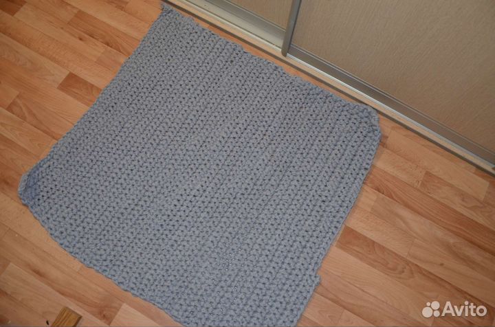 Коврик вязаный