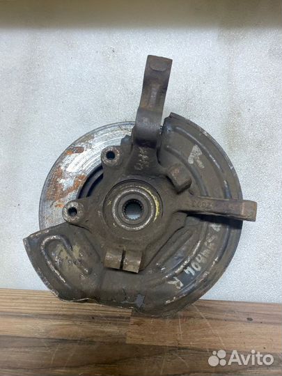 Кулак поворотный передний правый Renault Symbol 1