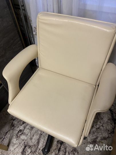 Парикмахерское кресло