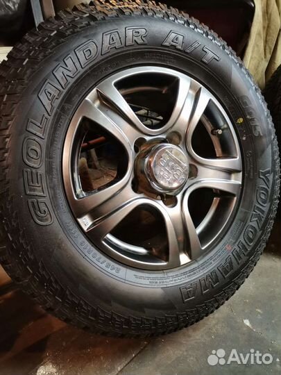 R16 Yokohama Geolandar A/T G015 245/70, PCD 5x139.7 DIA 110