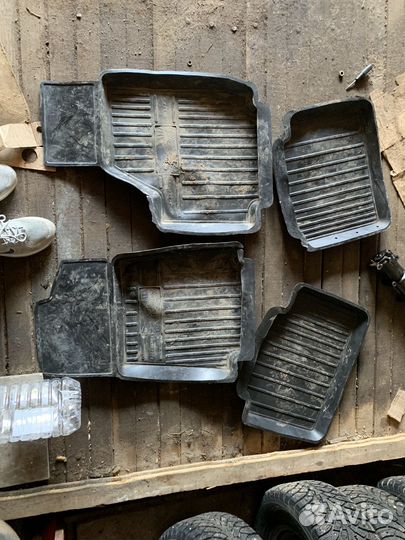 Автомобильные коврики резиновые