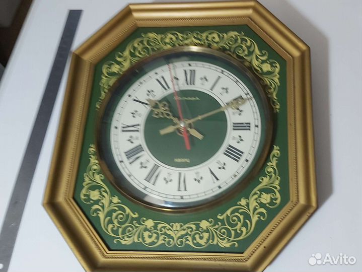 Часы настенные СССР янтарь