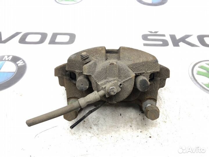 Суппорт передний левый Skoda Superb