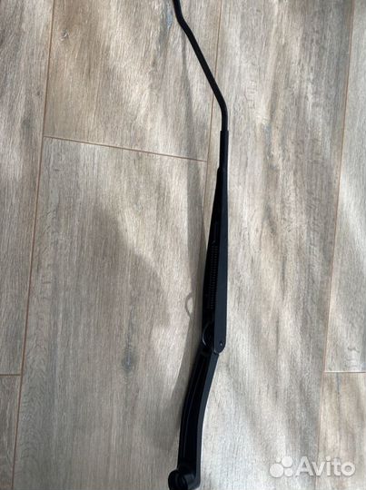 Поводок стеклоочистителя правый