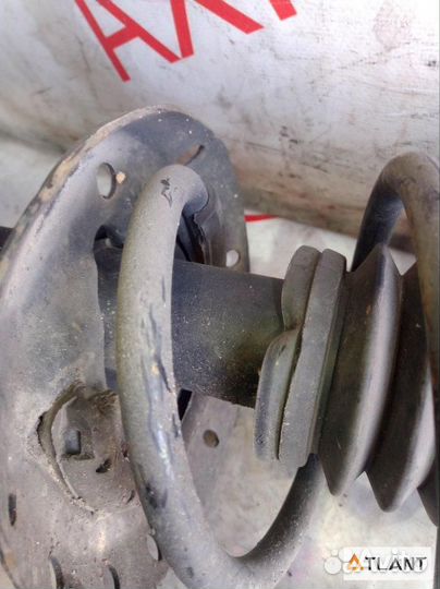 Стойка подвески передний правый honda FIT