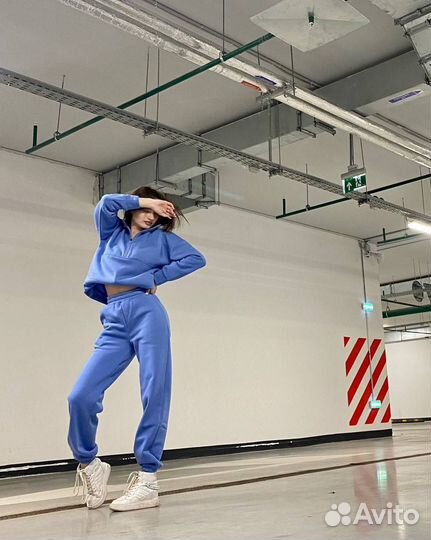 Спортивный костюм женский