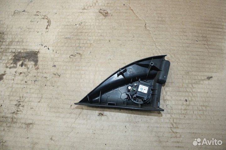 Накладка зеркала правая toyota avensis II 2003-200