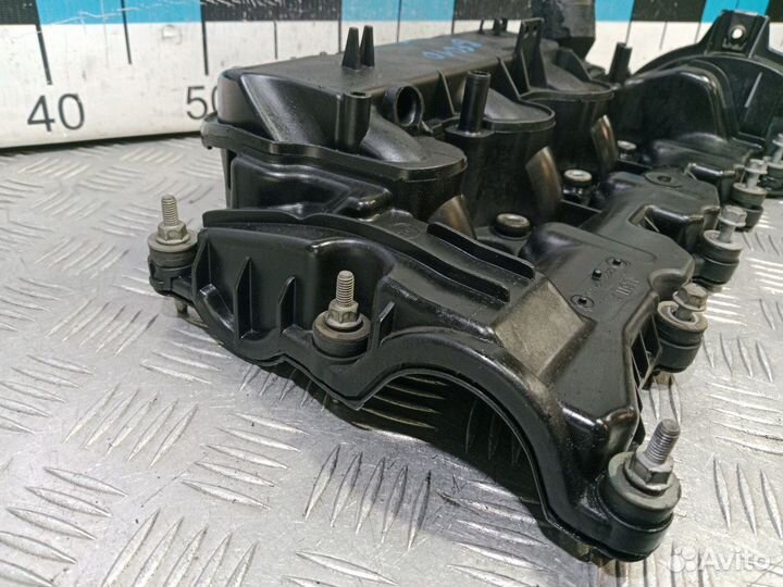 Б/У Крышка клапанная с коллектором справа L#002