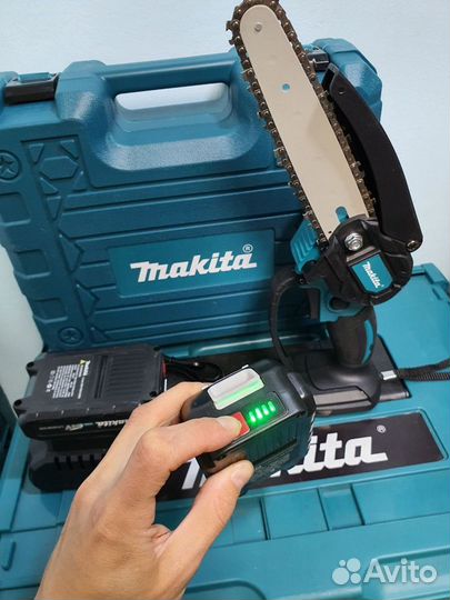 Цепная аккумуляторная пила makita