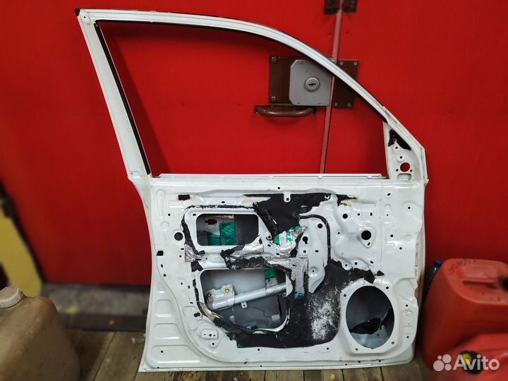 Дверь левая передняя Toyota Land Cruiser 200