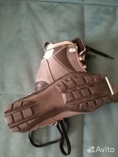 Ботинки лыжные