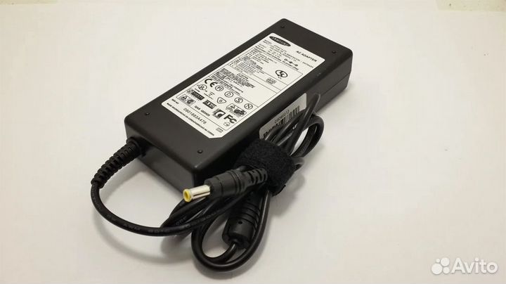 Блок питания Samsung R540 сетевой адаптер 19V 3.16