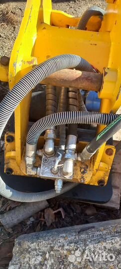 Виброплита на JCB