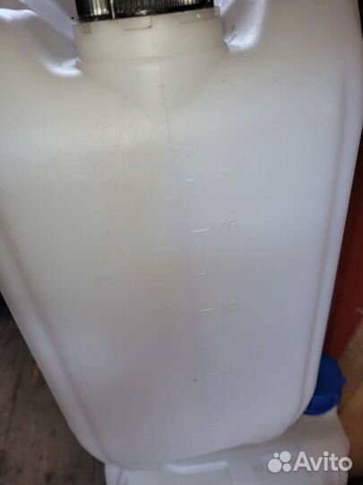 Канистры пластиковые 20 литров