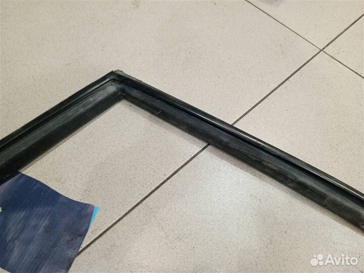 Уплотнитель стекла двери задней правой Chevrolet