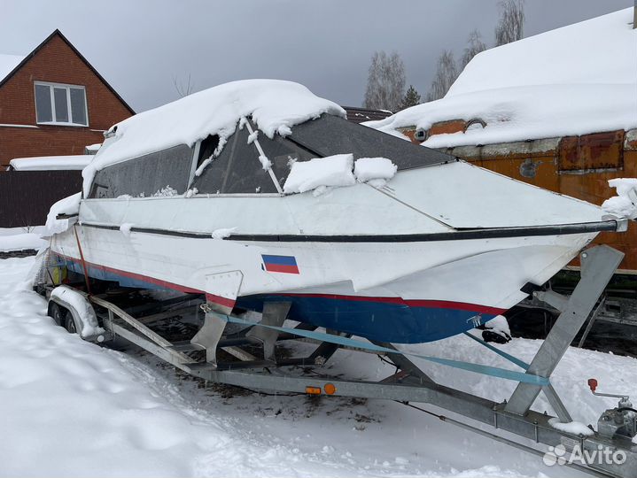 Катер Волга с каютой