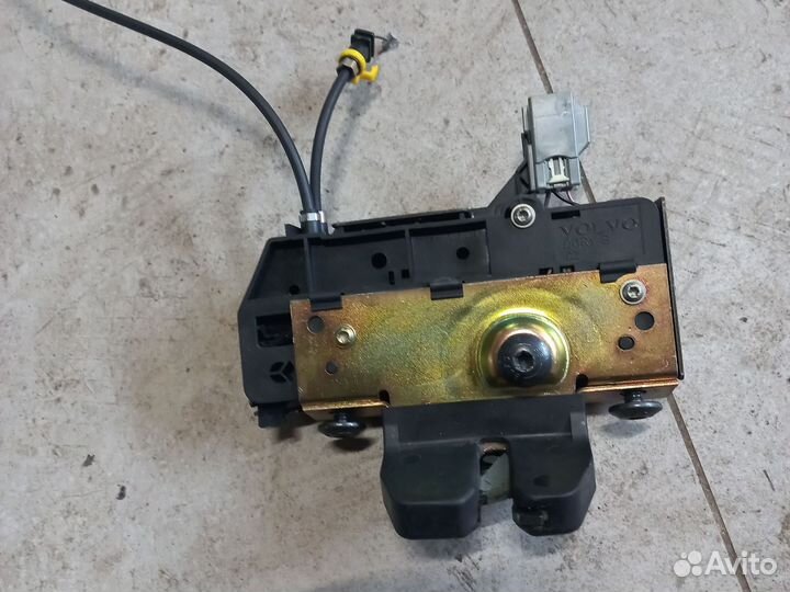 Замок крышки багажника на(7 мест) Volvo XC90