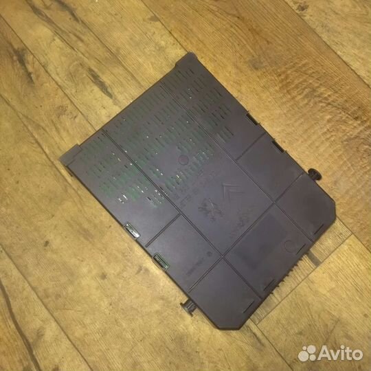 Блок предохранителей Peugeot 308