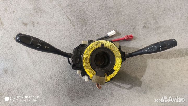 Подрулевой переключатель Mitsubishi Carisma