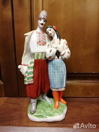 Статуэтка фарфор