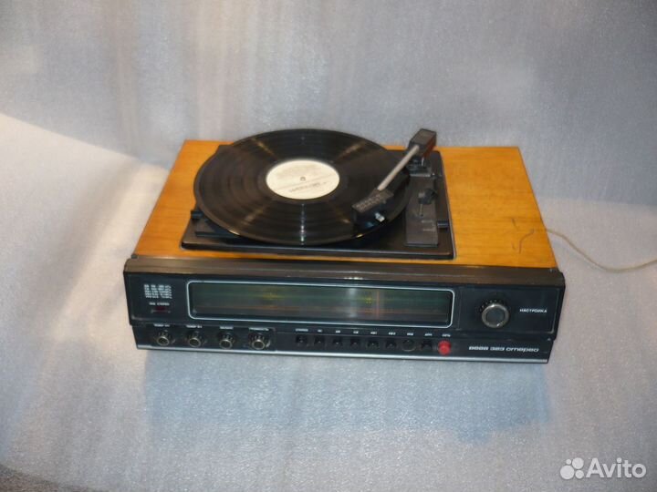 Рабочий проигрыватель пластинок 