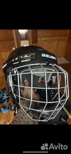 Хоккейный шлем
