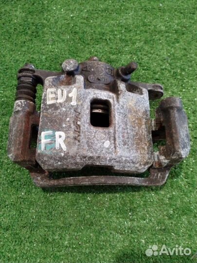 Суппорт передний правый Honda Civic EU1 D15B 2000