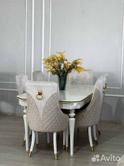 Стол со стульями