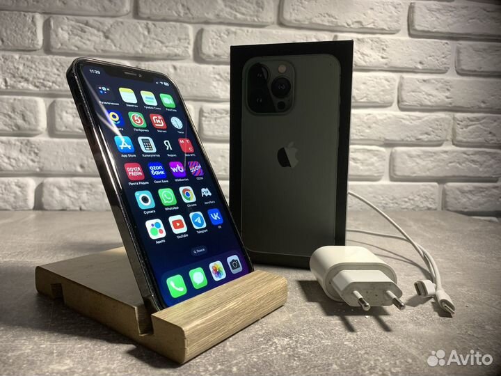 iPhone XR в корпусе 13