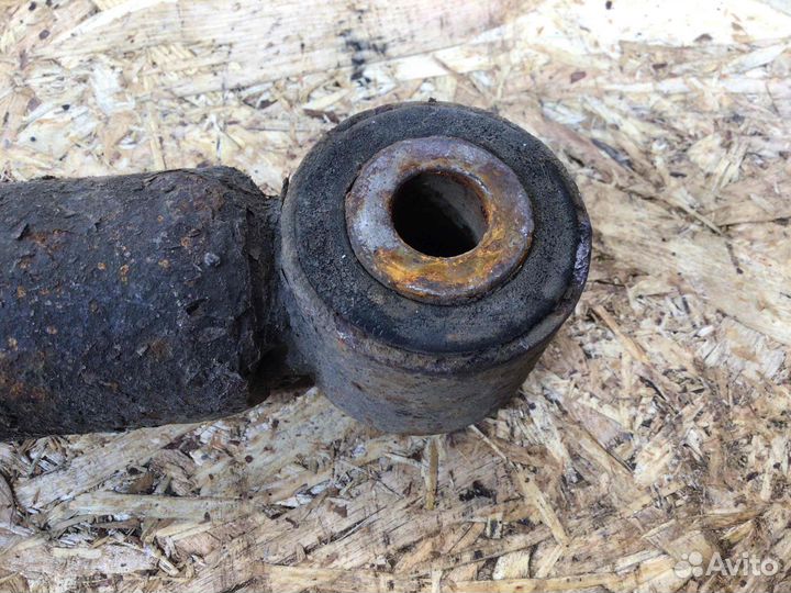 Амортизатор задний Nissan Navara 56200EB30A YD25