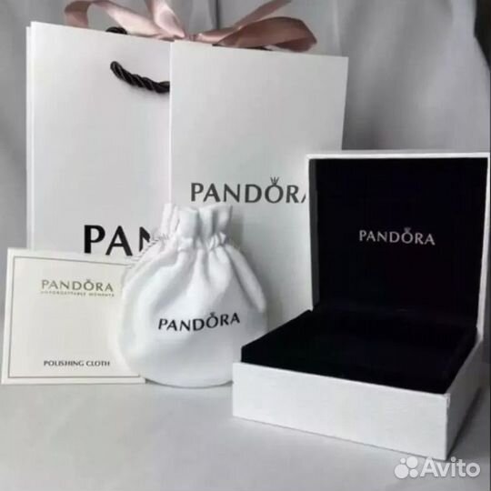 Pandora Кольцо «Возвышенное красное сердце»