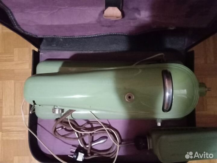 Швейная машинка Волга