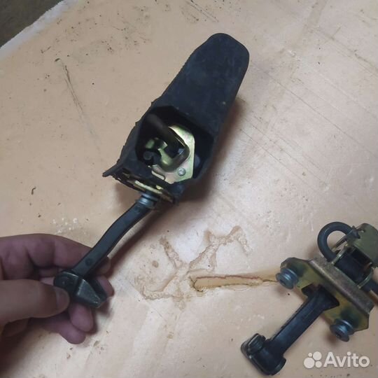 Ограничитель задней двери бмв Е46. Оригинал