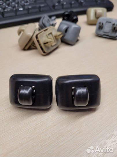 Крепление/крючок солнцезащитного козырька audi