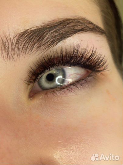 Наращивание ресниц и оформление бровей