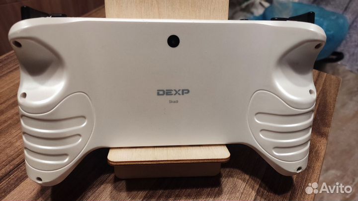 Старая портативная игровая консоль dexp Skadi