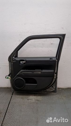 Дверь правая передняя Jeep Patriot 2010, 2011