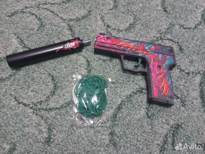 Деревянный пистолет со съемным глушителем