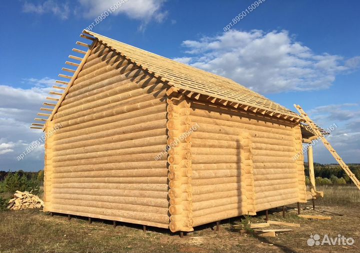 Сруб дома из бревна