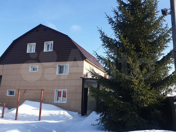 Коттедж 181 м² на участке 10 сот.