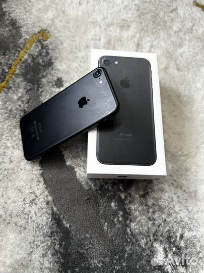 Телефон iPhone 7