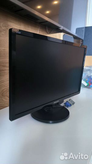 Монитор Philips 216V6L VGA