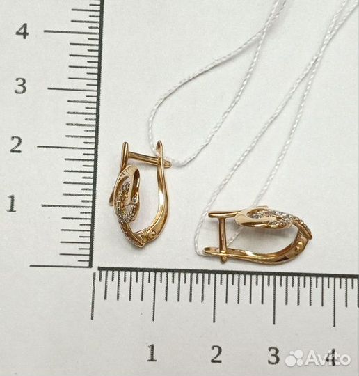 Золотые серьги с камнем