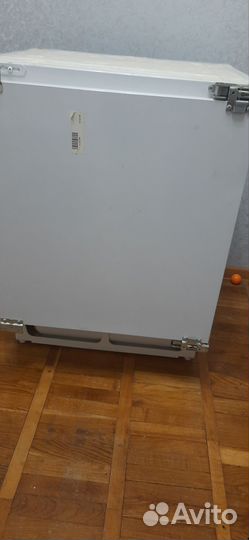 Мини встроенный холодильник Hotpoint Ariston
