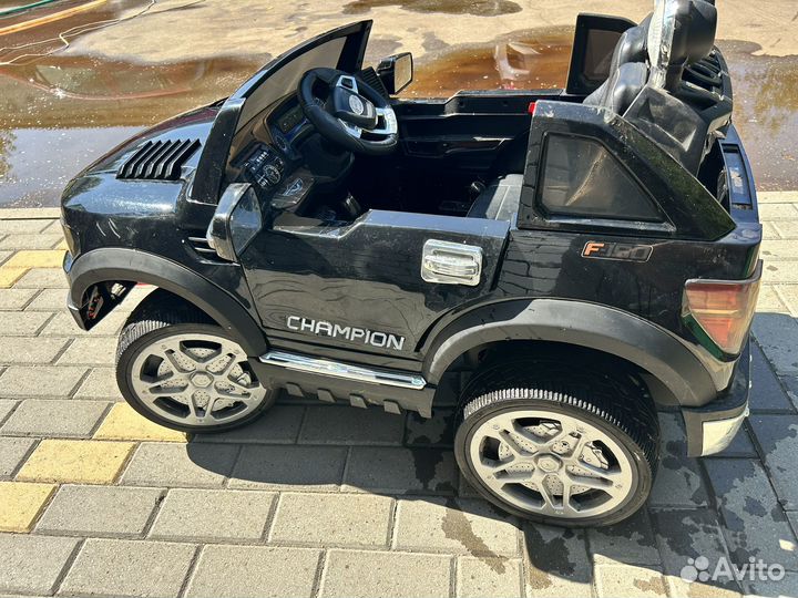 Детский электромобиль бу