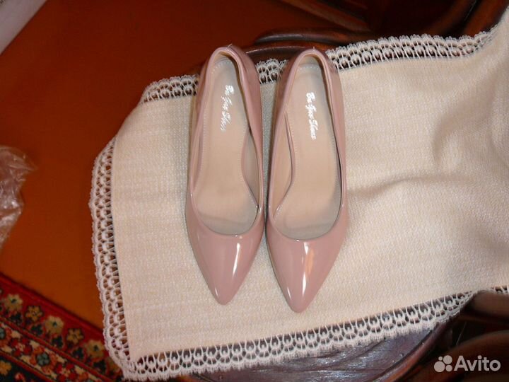 Новые лакированные туфли