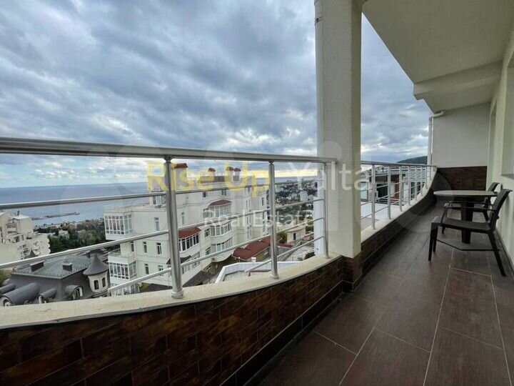 3-к. квартира, 220,7 м², 3/8 эт.