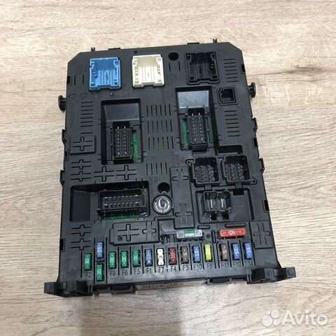 Блок предохранителей салонный Peugeot 408