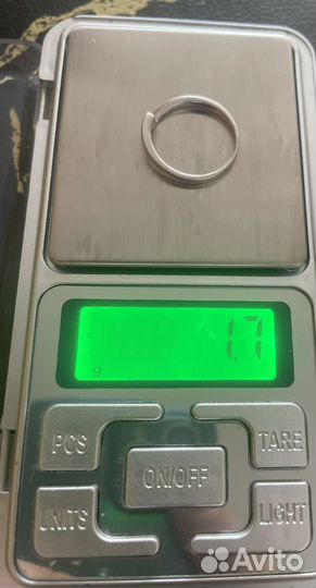 Золотое кольцо с брилиантом